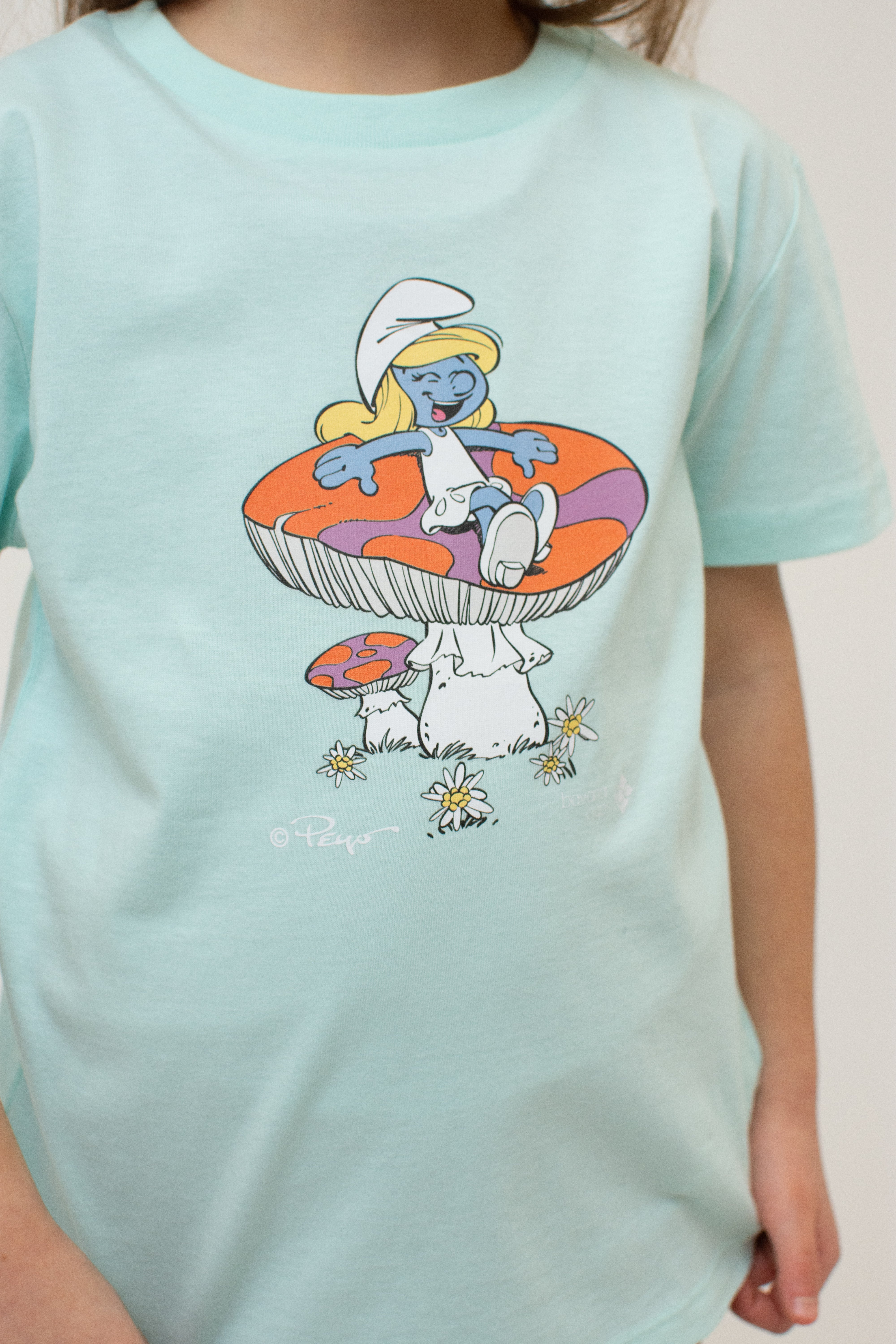 T-Shirt "Schlumpfines Schwammerlsofa" - hell-türkis (Kinder) - Image 3
